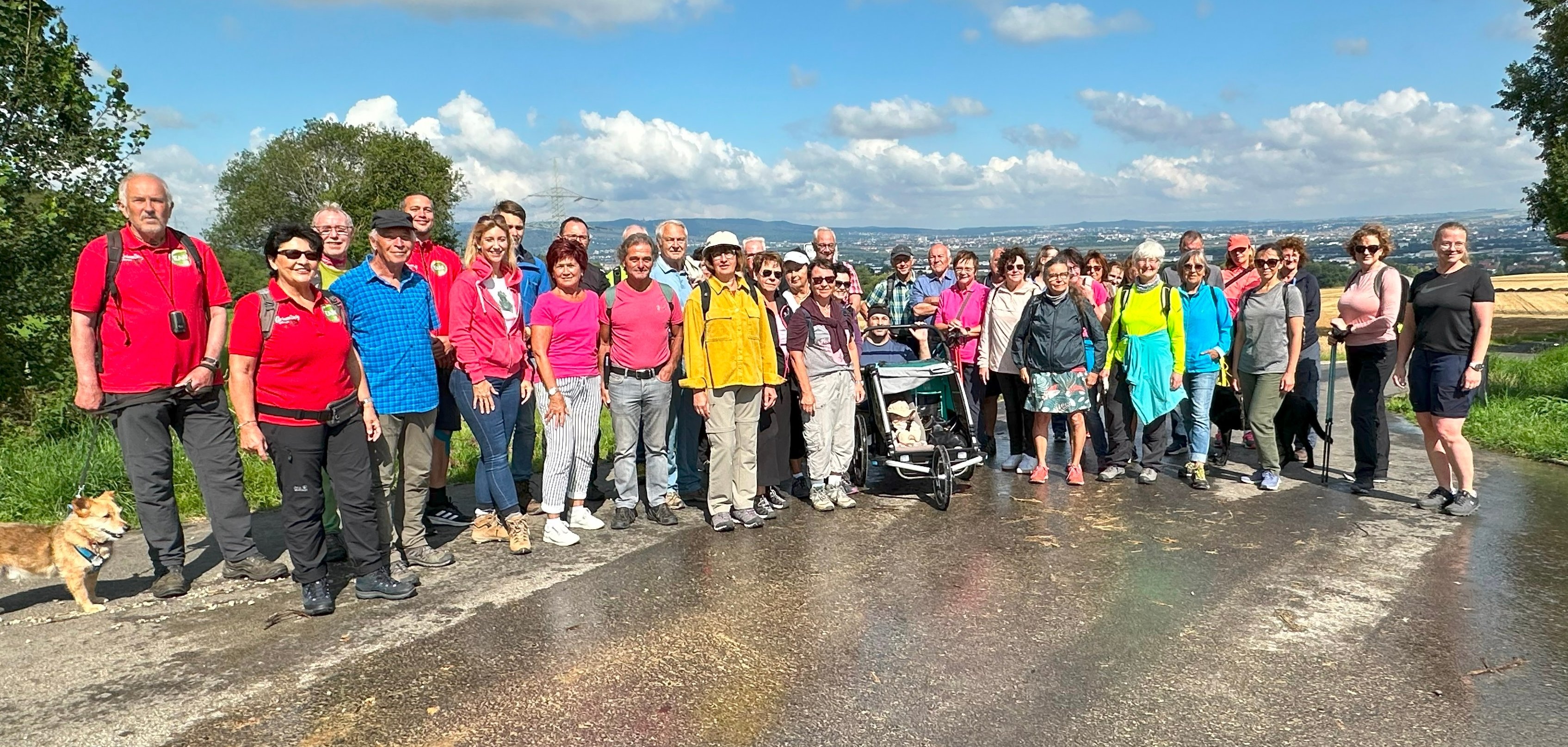 Über 40 Wanderbegeisterte wanderten am 28.07.2024 auf der Grimmsteig-Route Lohfelden nach Wellerode.