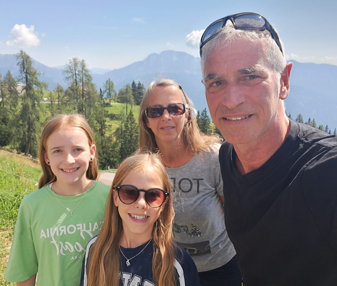 Familie Schwab gewann beim Weihnachtsmarkt eine Reise nach Berg im Drautal.