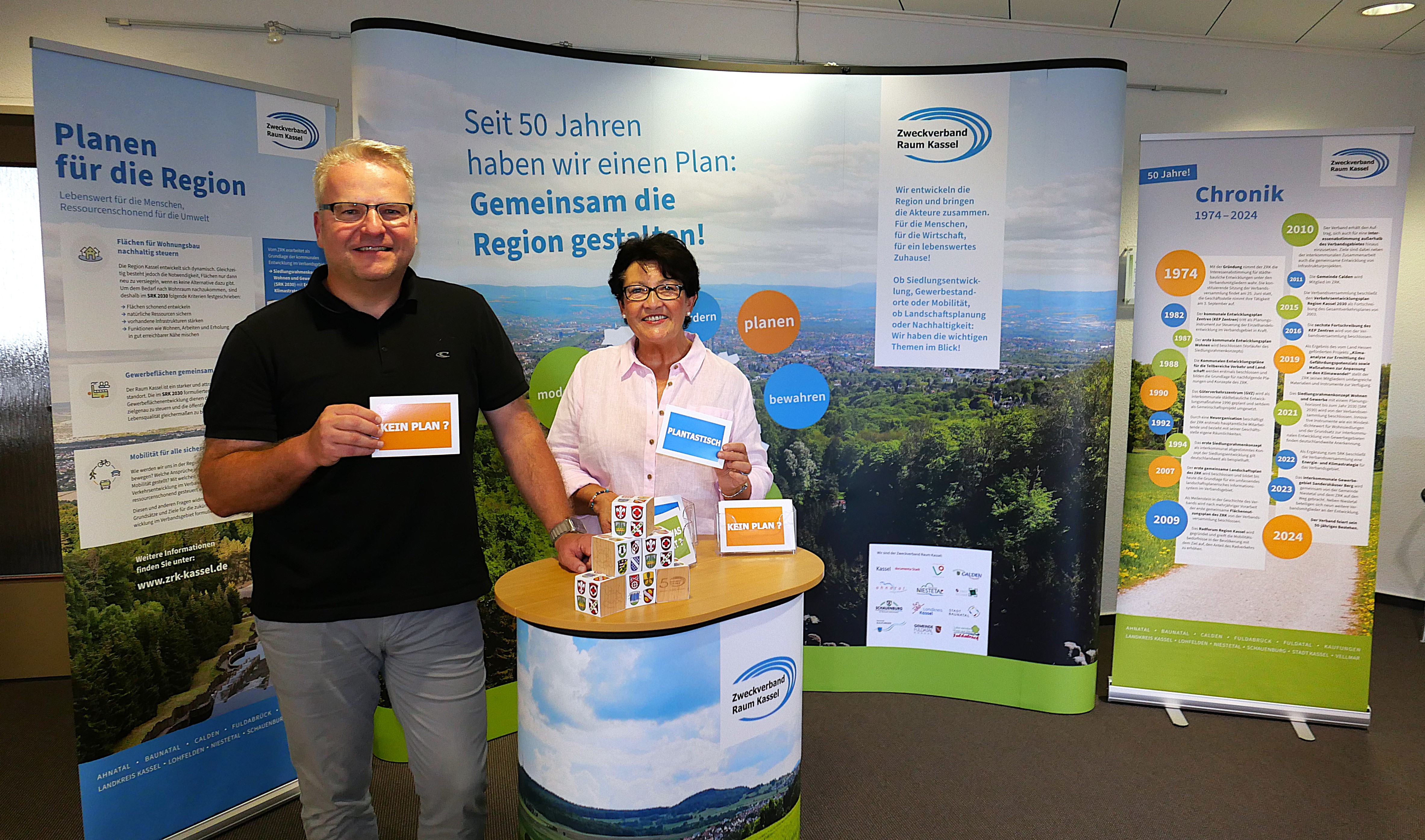 Erste Beigeordnete Bärbel Fehr eröffnete am 03.09. gemeinsam mit Verbandsdirektor Dirk Stochla die Wanderausstellung „50 Jahre Zweckverband Raum Kassel“, die noch bis 30.09. im Lohfeldener Rathaus zu sehen ist.