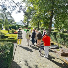 Zwei Führungen über den Friedhof.