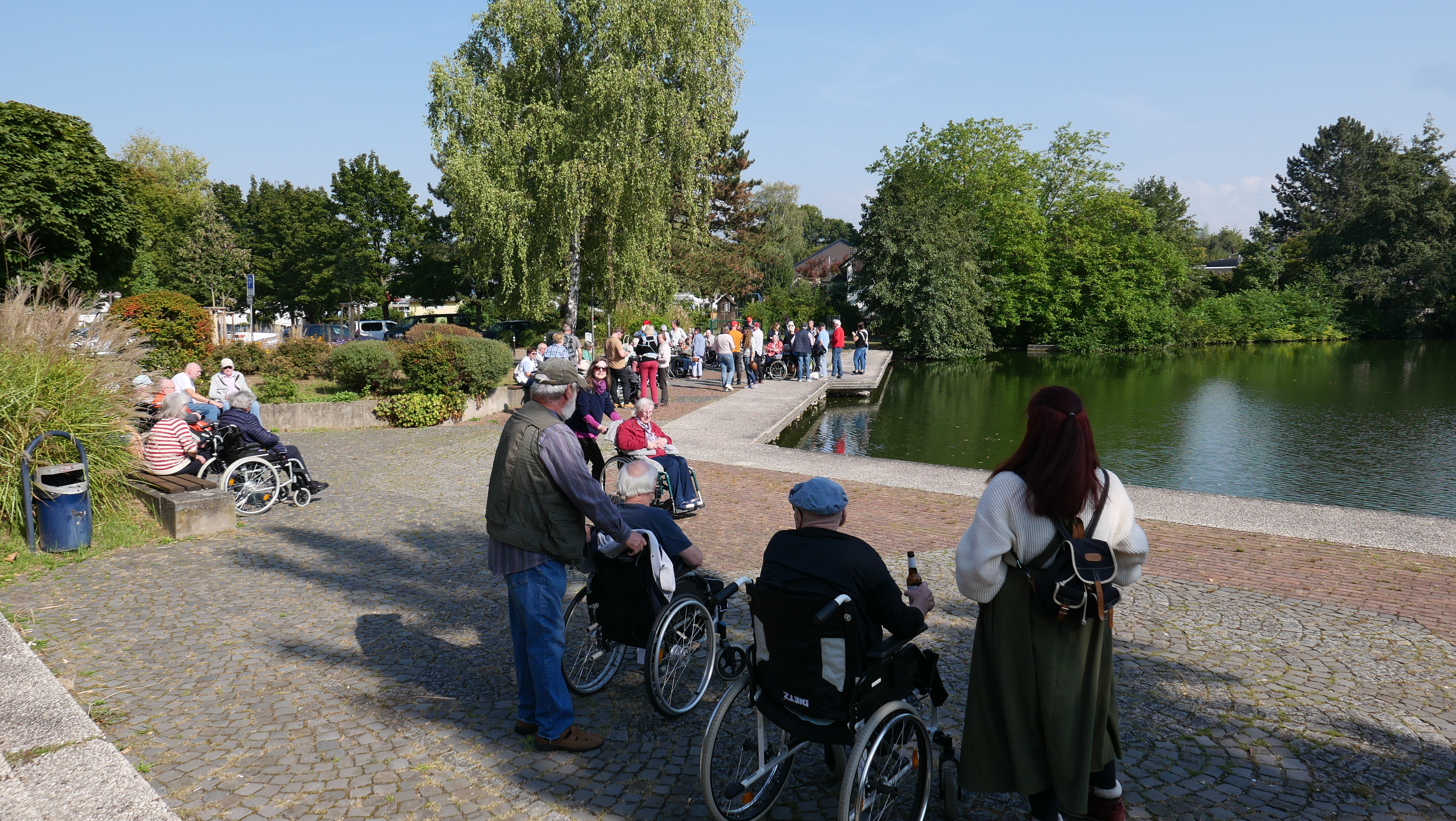 Am Bürgersee legten die Gäste bei einem Kaltgetränk eine kurze Rast ein.