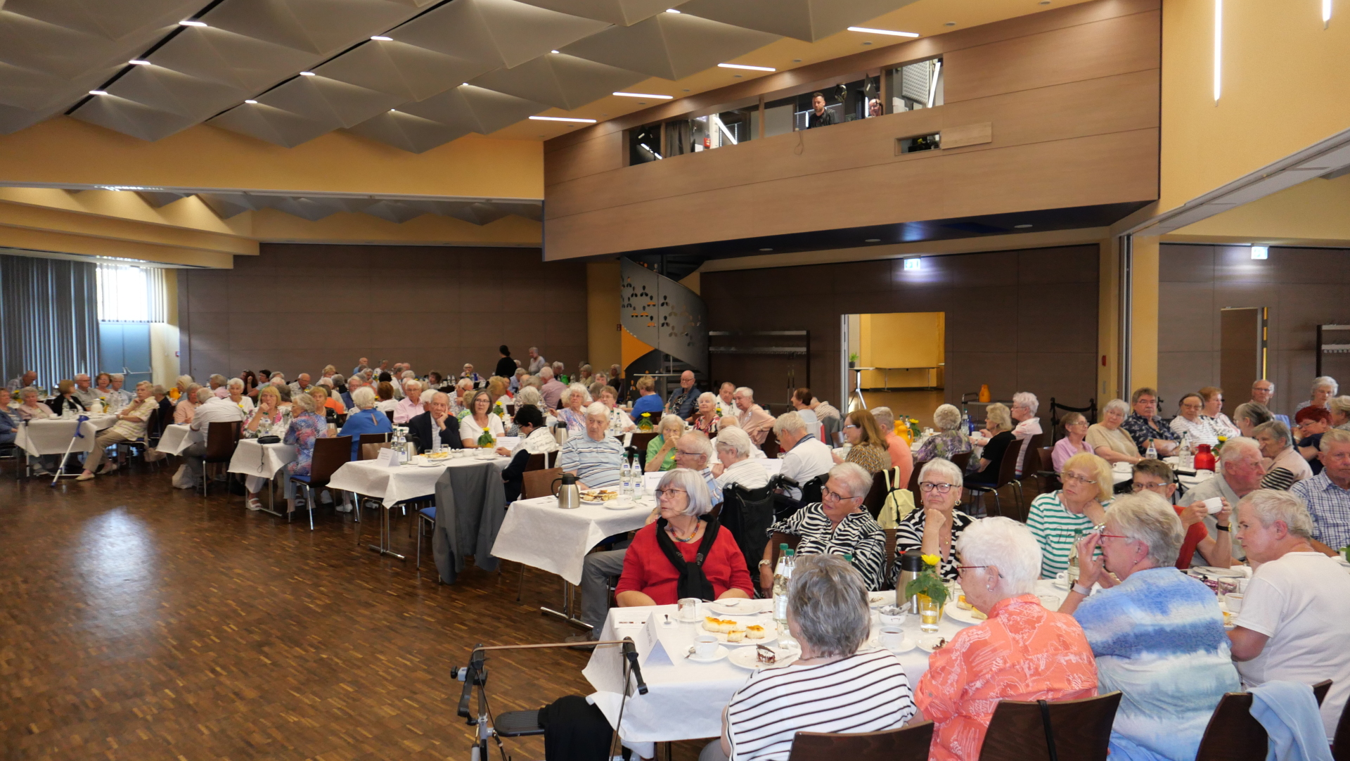 Die Gäste des diesjährigen Seniorennachmittags am 21.08. im Bürgerhaussaal.