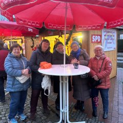 Am Stand der SPD gab es traditionell roten Glühwein.