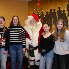 FEZ-Team und Jugendpflege boten am Sonntagnachmittag Kaffee & Kuchen im Bürgerhaus an.