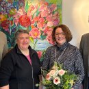 Gratulierten der im Sachgebiet Öffentlichkeitsarbeit und Kultur tätigen Heike Klein am 5. Februar im Rathaus herzlich zu ihrem 25-jährigen Dienstjubiläum (v.l.n.r.): Kai Hast, Leiter des Fachbereiches 1 Verwaltung und Ordnung, Vorsitzende des Personalrats, Lena Steffek-Herbold, und Bürgermeister der Gemeinde Lohfelden, Uwe Jäger.