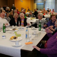 Die Seniorinnen und Senioren hatten sichtlich Spaß beim Schunkeln.