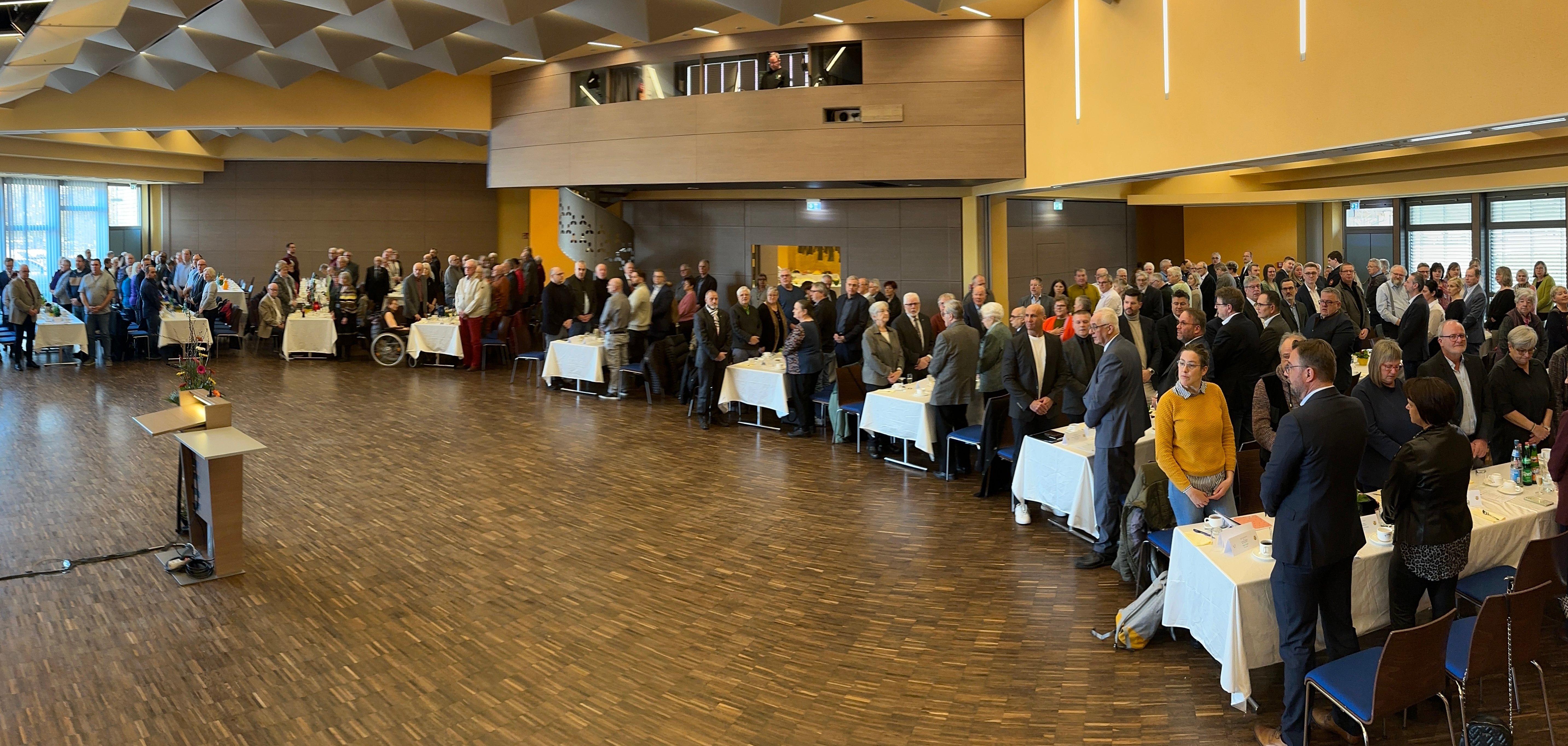 Die Teilnehmerinnen und Teilnehmer des Neujahrsempfang im Bürgerhaus Lohfelden am 12.01.2025.