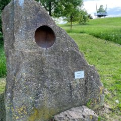 Der Summstein in Lohfeldens Grüner Mitte.
