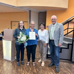 Die frisch ernannte Beigeordnete, Bettina Nieuwenhuis gemeinsam mit (v.l.n.r.) stellv. Vorsitzenden der Gemeindevertretung, Paula Götze, Erster Beigeordneten, Bärbel Fehr, und Bürgermeister Uwe Jäger.
