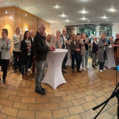 Gäste der Vernissage.