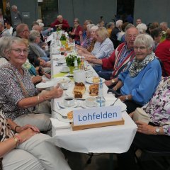 Die Lohfeldener Gäste hatten sichtlich Freude bei Kaffee und Kuchen.