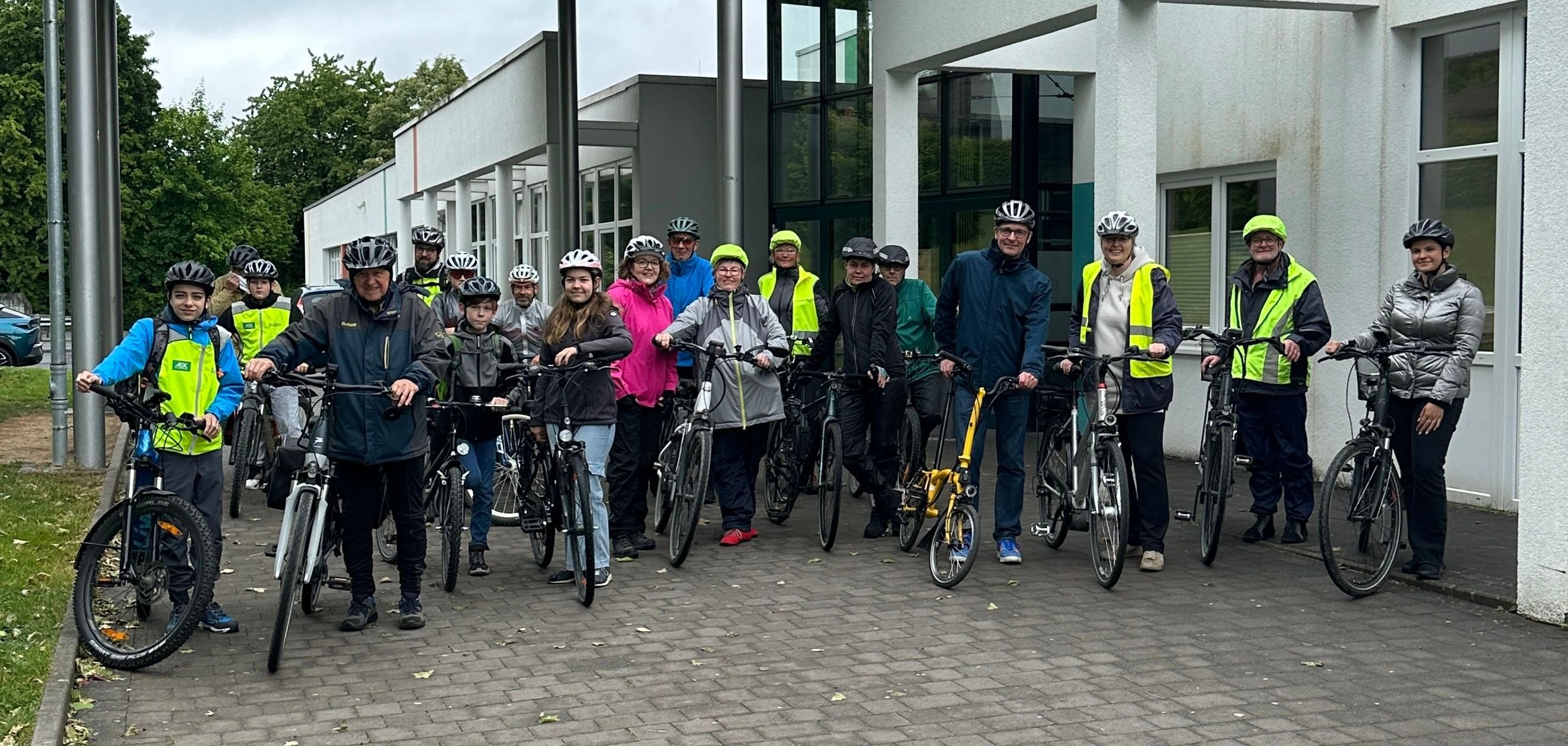 Die Teilnehmerinnen und Teilnehmer der Auftakt-Radtour „Stadtradeln“ am 25. Mai.