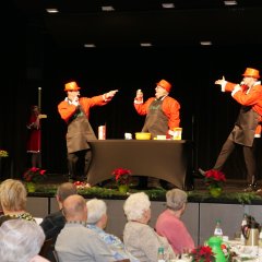 Die Sänger der „BacardiConnection“ präsentierten den Song „In der Weihnachtsbäckerei“.