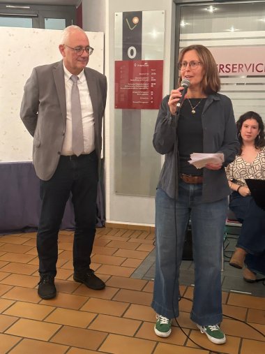 Angekommen in Deutschland Projektleiterin Maike Oertel und Bürgermeister Uwe Jäger eröffneten die Ausstellung.