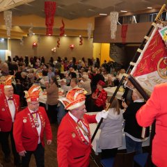 Mit viel Applaus und strahlenden Gesichtern begrüßten rund 250 Gäste des Seniorenkarnevals am 1. Februar den farbenfrohen Einzug der Karnevalisten.