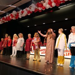 Die Feuerwassersingers präsentierten einen gekonnten Auftritt zum Thema „Eurovision Song Contest“, bei dem kein Auge trocken blieb.