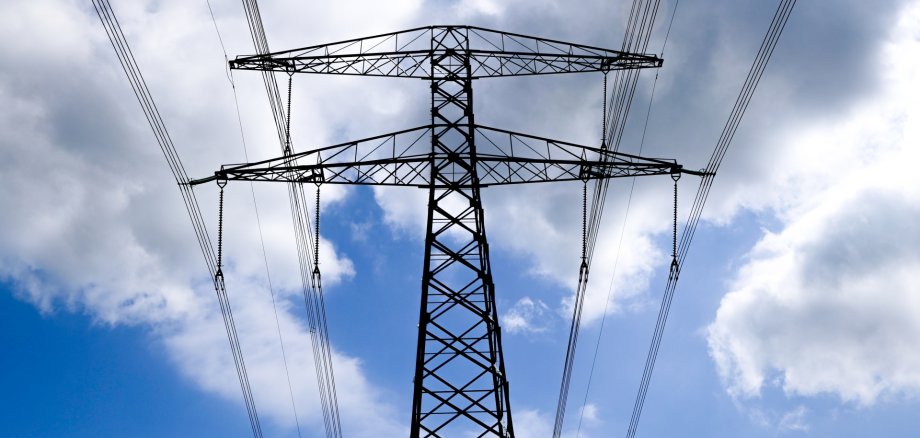 Die TenneT TSO GmbH führt zwischen dem 02.03.2026 und dem 30.10.2026 Kartierungsarbeiten und Trassenbefahrungen in der Gemeinde Lohfelden auf Flurstücken zwischen Würgassen, Sandershausen/Ost und Bergshausen durch.