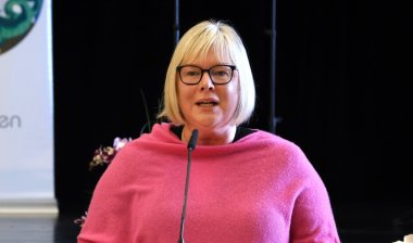 Die Grüße und guten Wünsche des Landkreises Kassel überbrachte die Erste Kreisbeigeordnete Silke Engler.