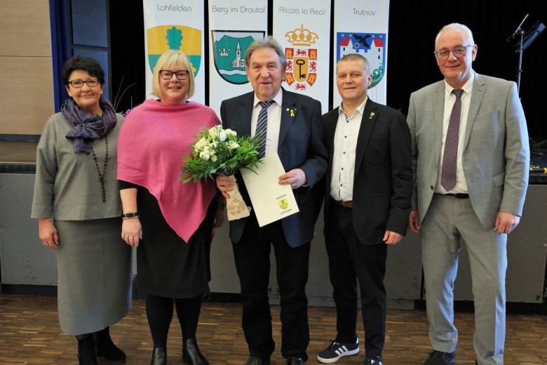 Die Ehrennadel der Gemeinde Lohfelden erhielt Helmut Buttlar als Auszeichnung für über 20-jährige ehrenamtliche Tätigkeit.