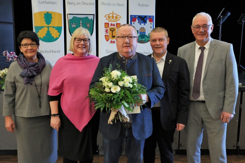 Wolfgang Pummer wurde für über 20-jährige ehrenamtliche Tätigkeit mit der Ehrennadel der Gemeinde Lohfelden ausgezeichnet.