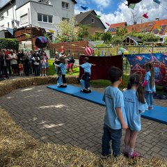 Die Vorschulkinder als Akrobatinnen und Akrobaten