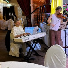 Katja und Tobias Geismann begleiteten den Chor. 