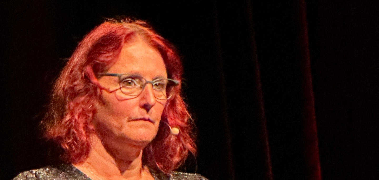 Kabarett vom Feinsten – Anny Hartmann präsentierte ihr Programm „Klima-Ballerina“ am vergangenen Freitag im Lohfeldener Bürgerhaus.