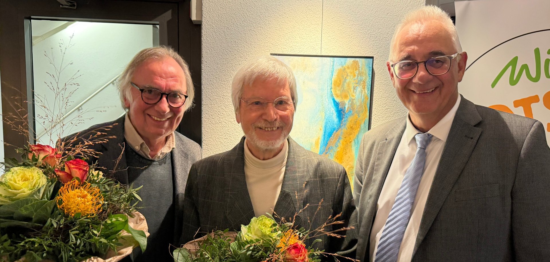 Künstler Gernot Minke mit Bürgermeister Uwe Jäger (r.) und Wolfgang Loewe (l.). Künstler Gernot Minke mit Bürgermeister Uwe Jäger (r.) und Wolfgang Loewe (l.).