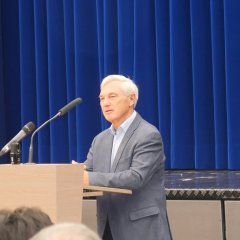 Auch Hans Werner Patzki, der die Erstaufnahmeunterkunft im ehemaligen Hornbach Gartencenter leitete, richtete sein Wort an die Gäste.