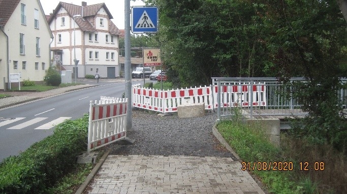 Hier werden vom 07.09. bis 11.09.2020 die Restarbeiten zur Herstellung einer barrierefreien Querung im Bereich des Fußgängerüberweges durchgeführt.