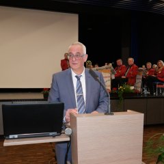 Der Bürgermeister der Gemeinde Lohfelden, Uwe Jäger, während seiner Neujahrsgrüße.