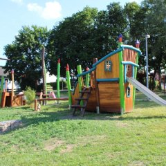 Der farbenfrohe und abwechslungsreiche Spielplatz in der Karlsbader Straße, 34523 Lohfelden.