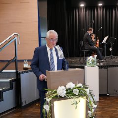Bürgermeister der Gemeinde Lohfelden, Uwe Jäger, wiederholte in seiner Rede noch einmal die historischen Worte des verstorbenen Regierungspräsidenten.