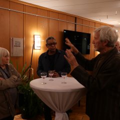 Der documenta-Künstler erläuterte während des Künstlergesprächs seine Arbeiten.