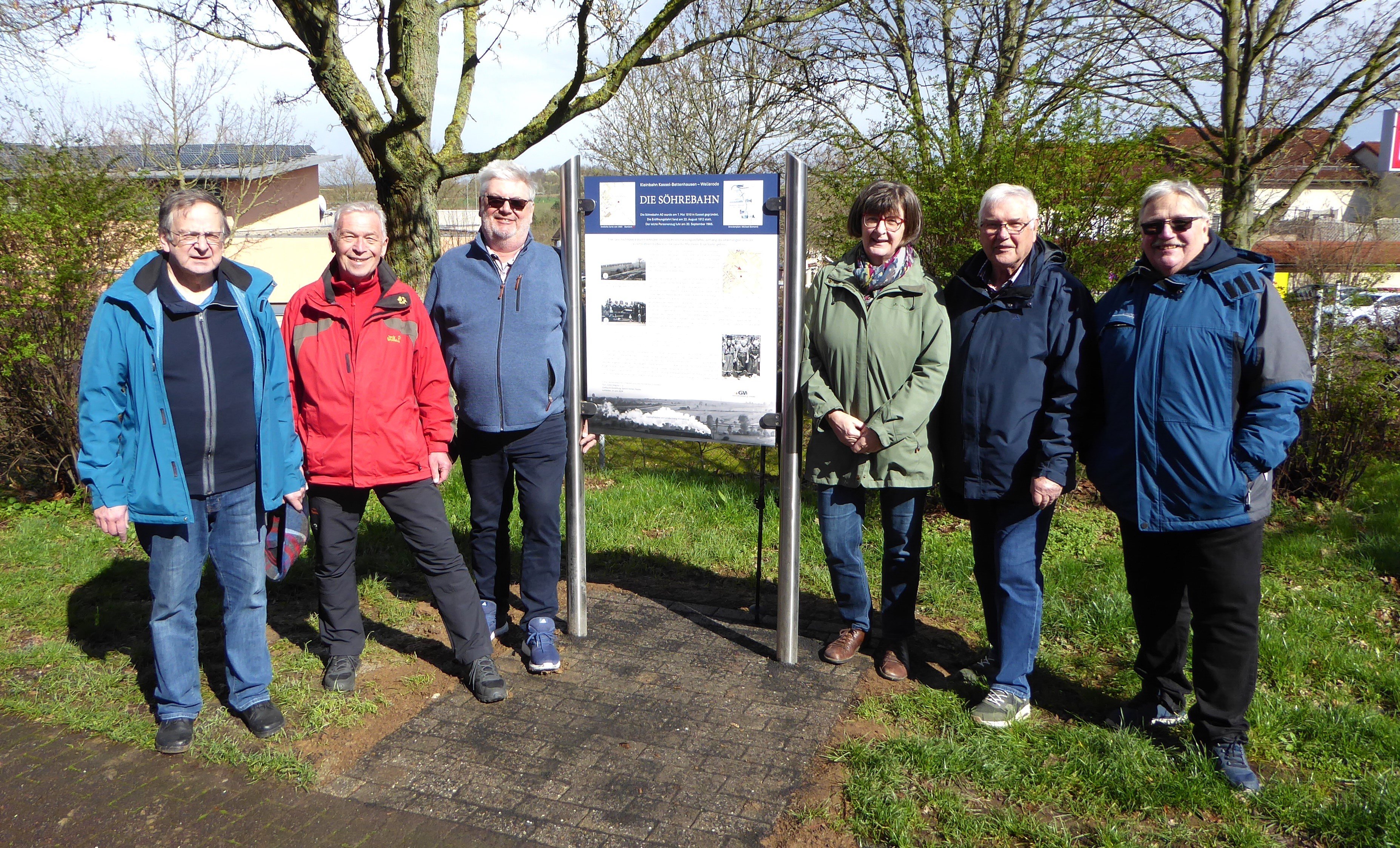 Söhrebahn-Tafel Lange Straße. Von links: Hermann Kinzl, Volker Wagner, Walter Wittig, Ulrike Sturm, Kurt Hummelt, Hannes Preßler.