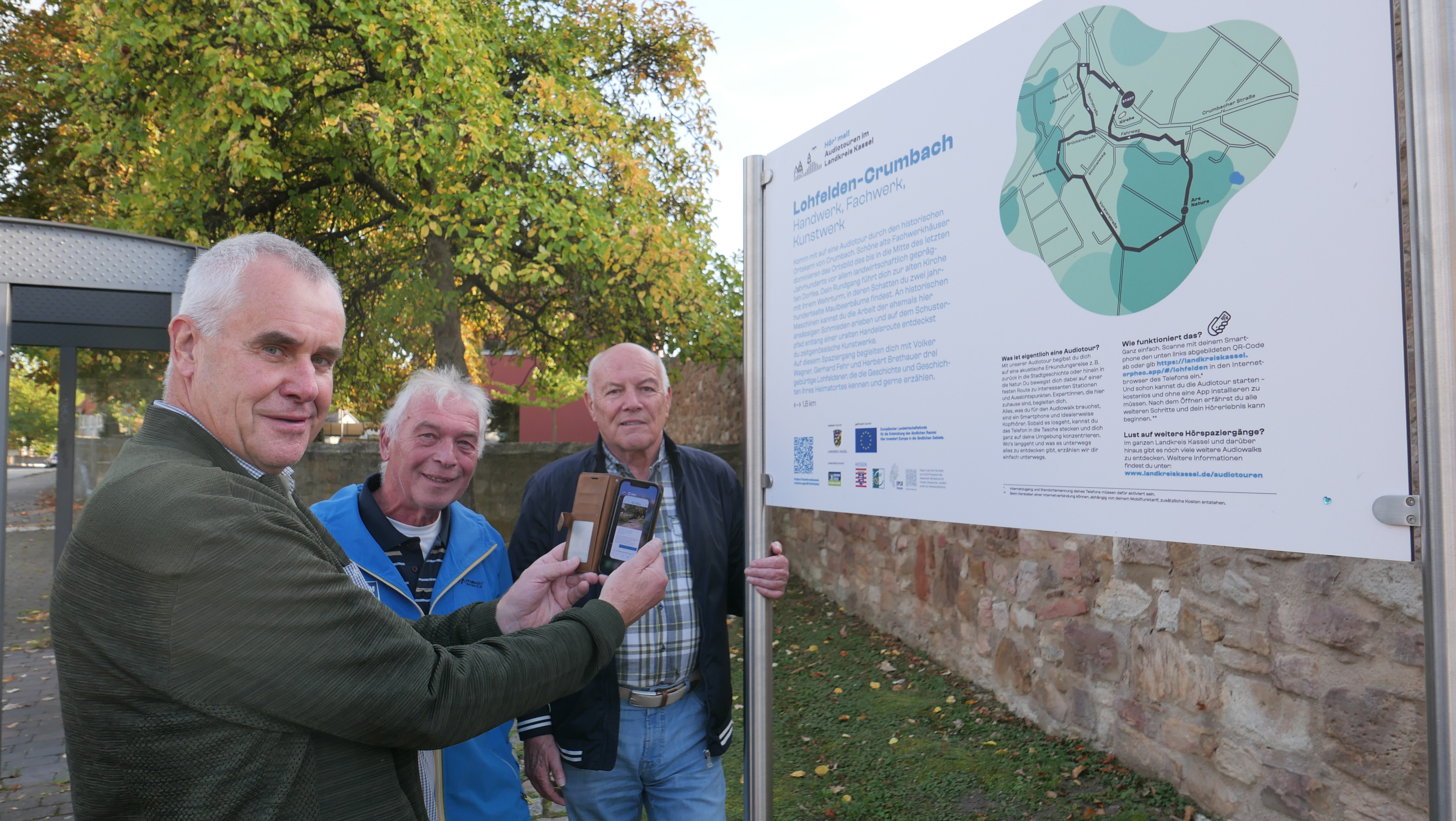 Sie haben die Informationen ausgearbeitet und die Audioguides gesprochen (v.l.): Herbert Brethauer, Volker Wagner und Gerhard Fehr von der Lohfeldener Geschichtswerkstatt.