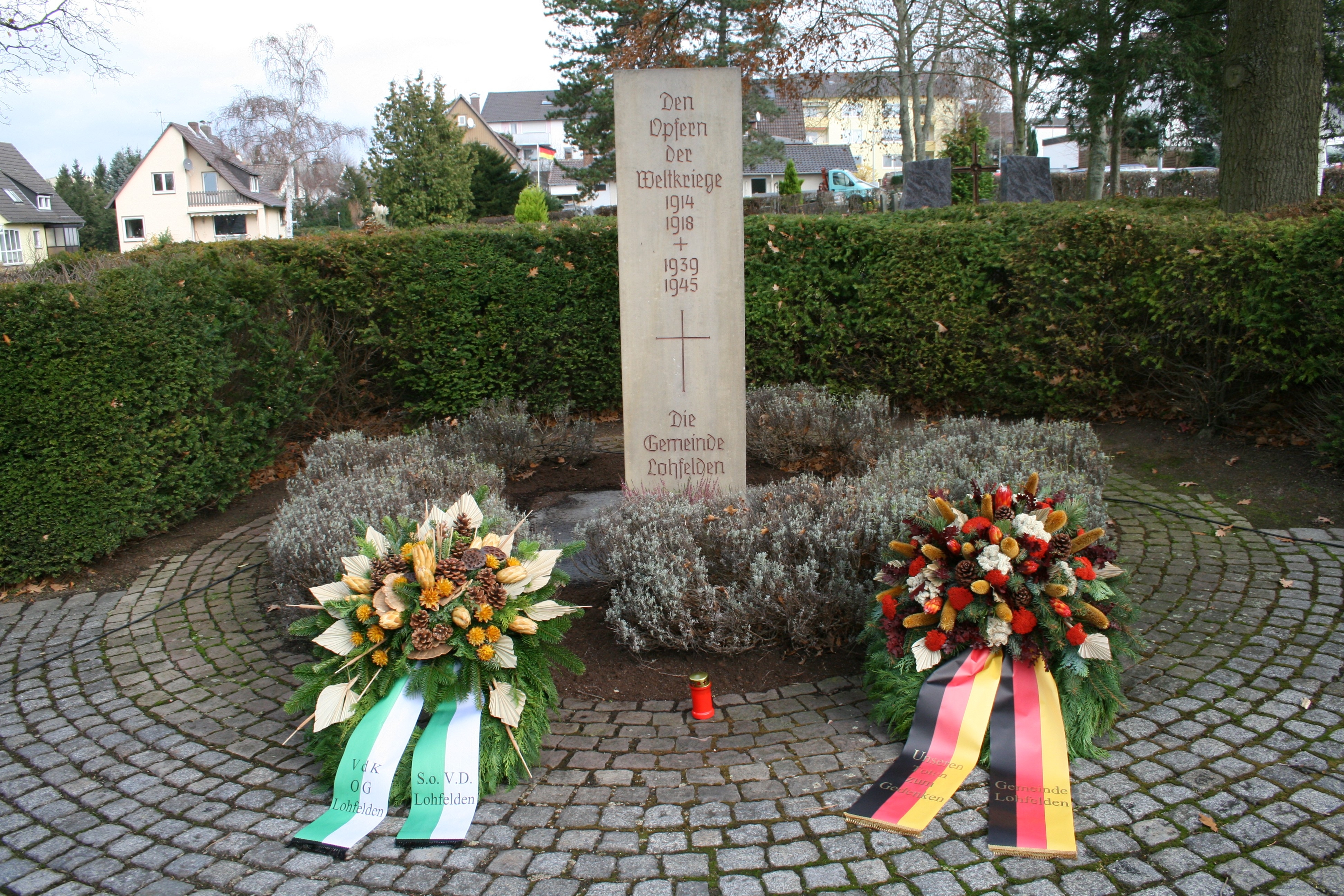 Volkstrauertag - Totengendenken am Ehrenmal. Volkstrauertag - Totengendenken am Ehrenmal.