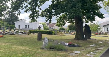 Friedhof Ochshausen Blick auf Gräber des Friedhofs Ochshausen