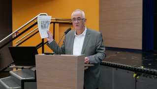 Bürgermeister Uwe Jäger begrüßte die Gäste und führte ins Thema ein. Bürgermeister Uwe Jäger begrüßte die Gäste und führte ins Thema ein.