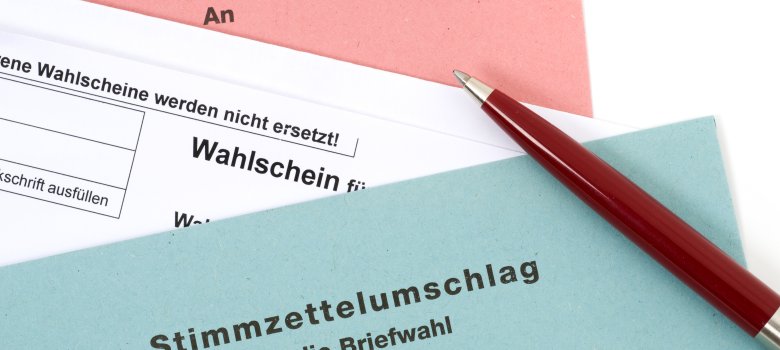 Detailabbildung von Briefwahlunterlagen.