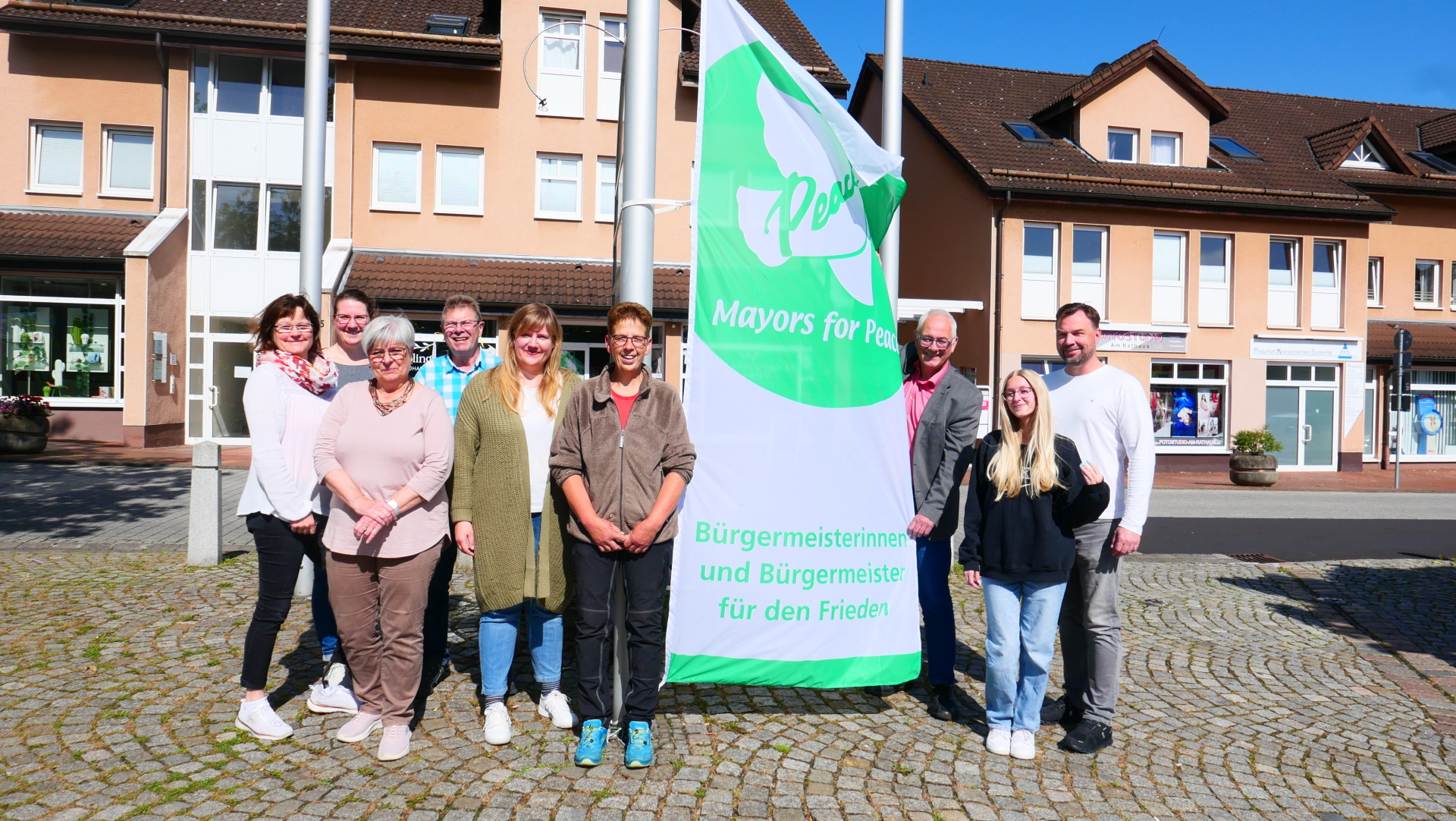 Kommen Sie vorbei am 8. Juli um 09:15 Uhr und setzen auch Sie ein Zeichen für den Frieden! Kommen Sie vorbei am 8. Juli um 09:15 Uhr und setzen auch Sie ein Zeichen für den Frieden!