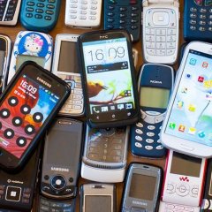 Die NABU-Gruppe Kaufungen-Lohfelden sammelt an der Rathaus-Information alte Mobilgeräte für den Insektenschutz