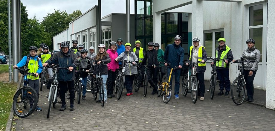 Die Teilnehmerinnen und Teilnehmer der Auftakt-Radtour „Stadtradeln“ am 25. Mai.