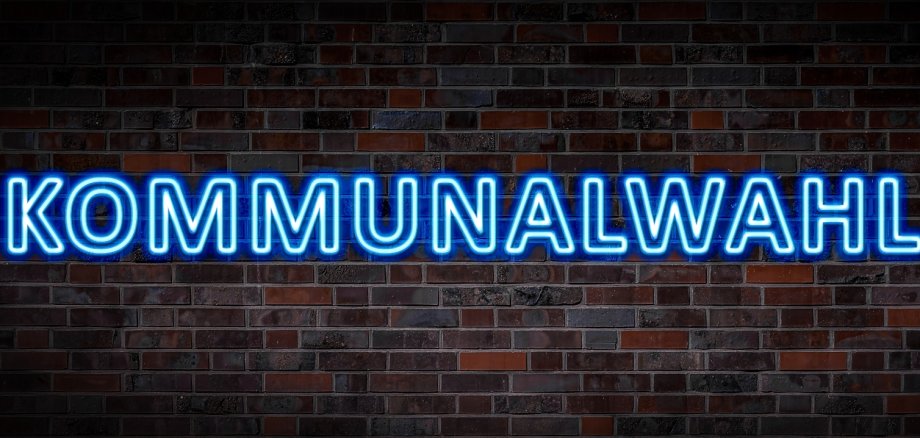 Neon sign with the German inscription for "local election"