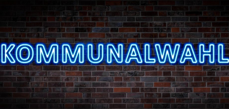 Neon sign with the German inscription for "local election"