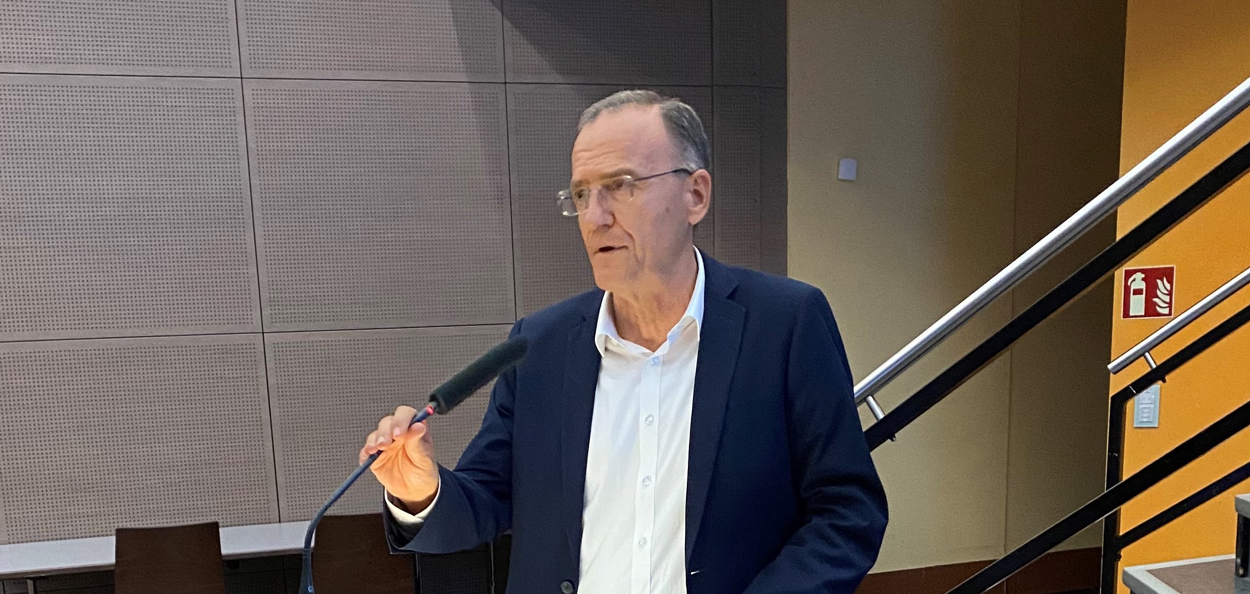 Der Präsident der Handwerkskammer Kassel, Frank Dittmar, hielt am vergangenen Mittwoch den Fachvortrag „Die Pandemie und ihre Auswirkungen auf Handwerksbetriebe“ vor Teilnehmerinnen und Teilnehmer des Lohfeldener Wirtschaftsstammtischs.