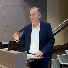 Der Präsident der Handwerkskammer Kassel, Frank Dittmar, hielt am vergangenen Mittwoch den Fachvortrag „Die Pandemie und ihre Auswirkungen auf Handwerksbetriebe“ vor Teilnehmerinnen und Teilnehmer des Lohfeldener Wirtschaftsstammtischs.