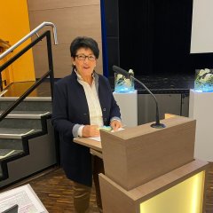 Die Erste Beigeordnete der Gemeinde Lohfelden, Bärbel Fehr, begrüßte den Referenten und die Teilnehmenden.